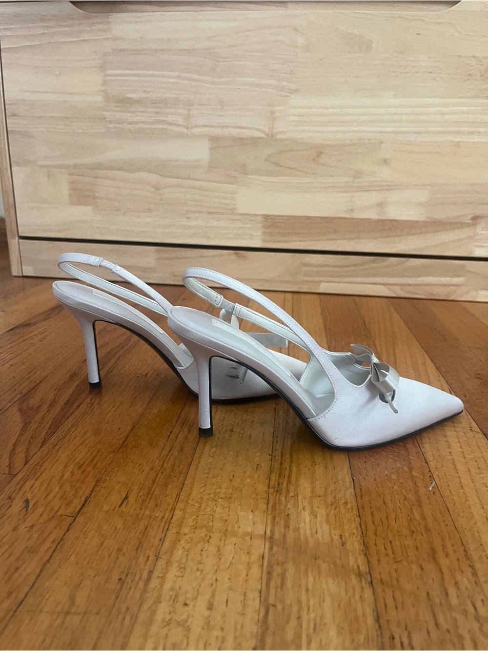 Charles & Keith White Slingback Pointed Heels with Bow Accent - Picture 4 of 6